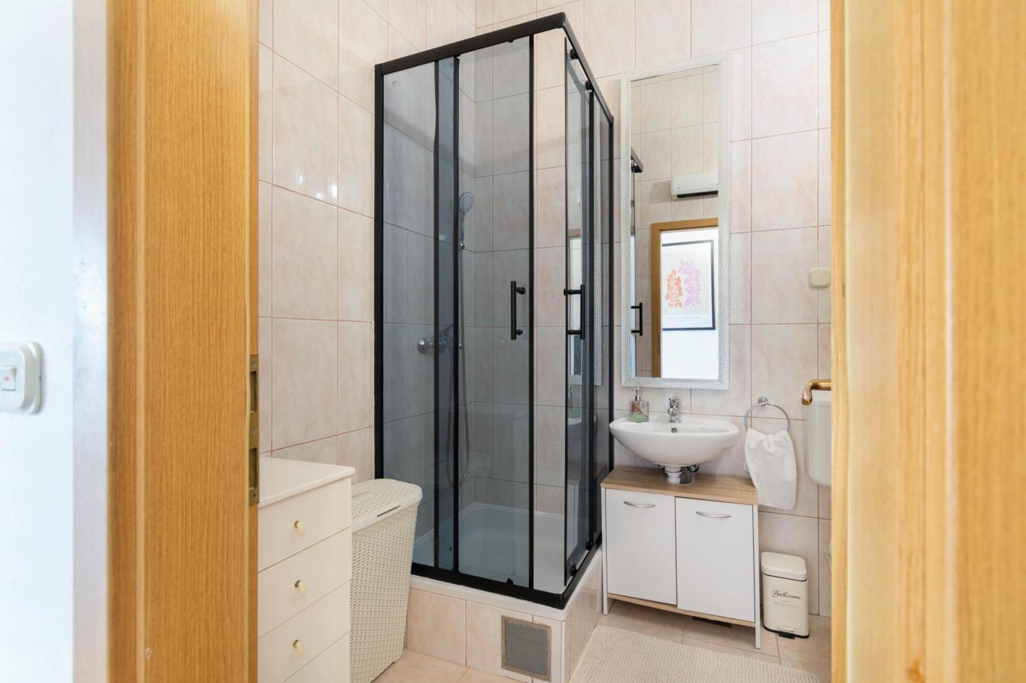Apartment 30 M From Beach,Makarska,Marija Exterior photo